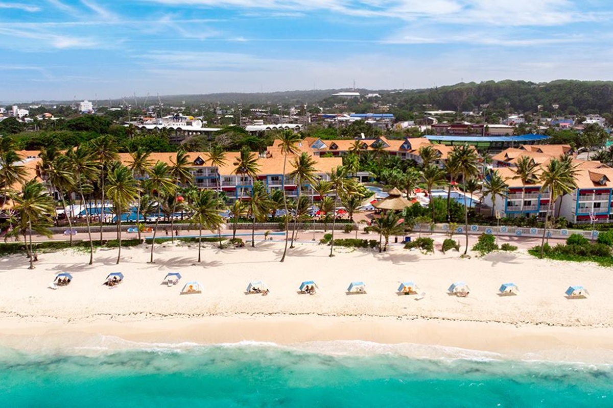 Decameron impulsa la conexión entre San Andrés y Providencia para ofrecer una experiencia turística integrada y sostenible.