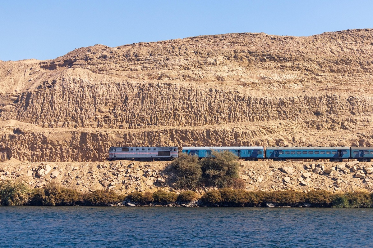 La mejor forma de recorrer Egipto es en tren o crucero por el Nilo.