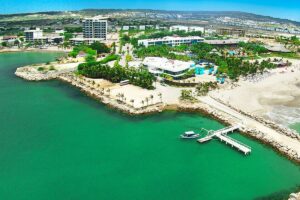 Descubre la combinación perfecta de playa, confort y naturaleza en el plan combinado de Decameron All Inclusive Hotels & Resorts.