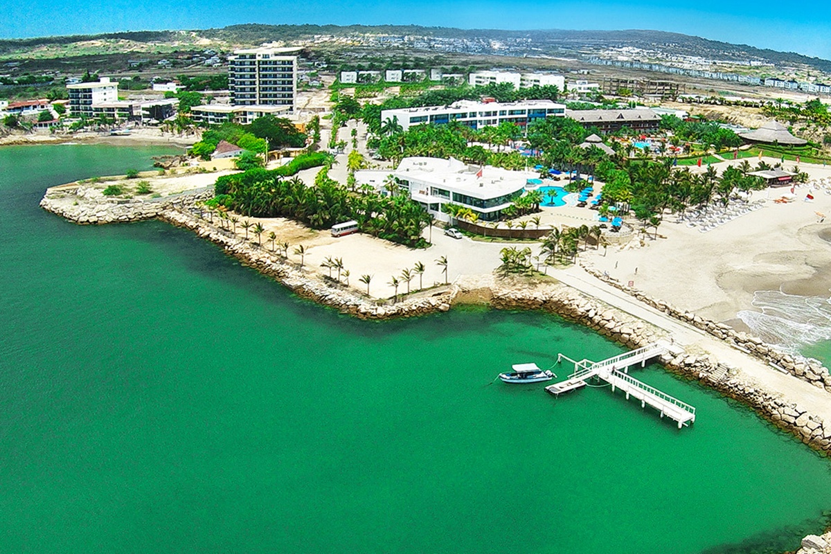 Descubre la combinación perfecta de playa, confort y naturaleza en el plan combinado de Decameron All Inclusive Hotels & Resorts.