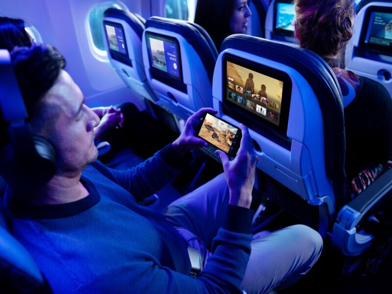 Pasajeros de United disfrutan por primera vez de Wi-Fi Starlink a bordo de un vuelo principal.