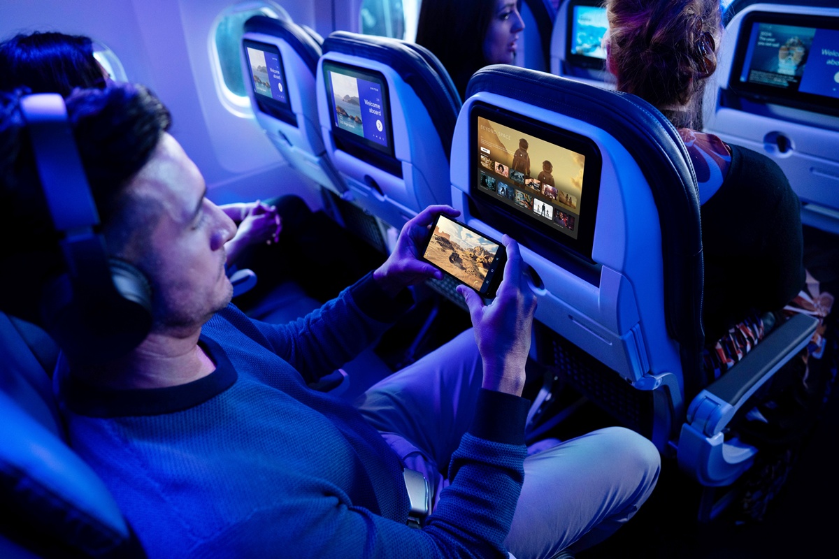 Pasajeros de United disfrutan por primera vez de Wi-Fi Starlink a bordo de un vuelo principal.