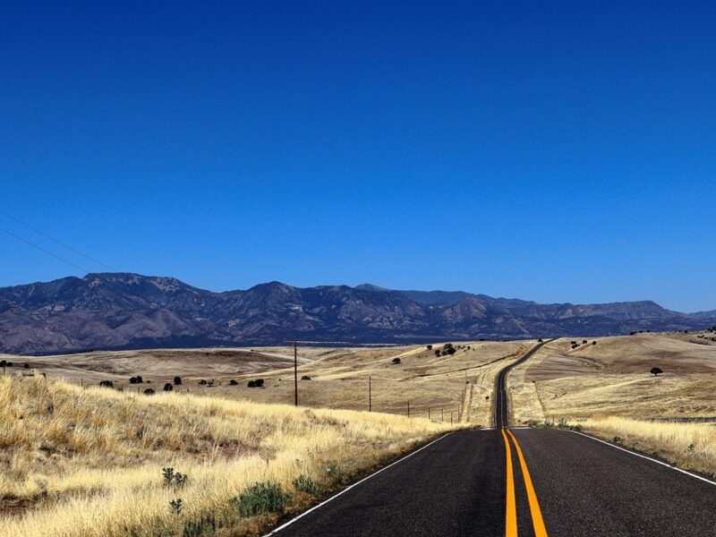 Nevada ofrece paisajes únicos, historia del Viejo Oeste y naturaleza extensa, ideales para descubrir recorriendo sus carreteras.
