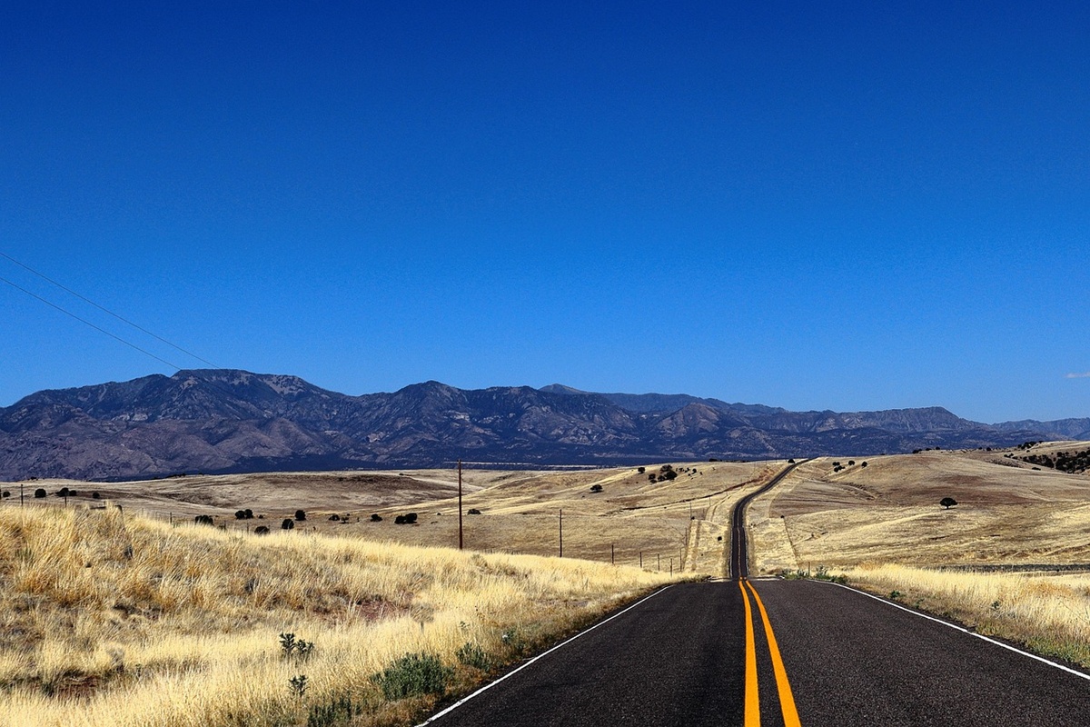 Nevada ofrece paisajes únicos, historia del Viejo Oeste y naturaleza extensa, ideales para descubrir recorriendo sus carreteras.