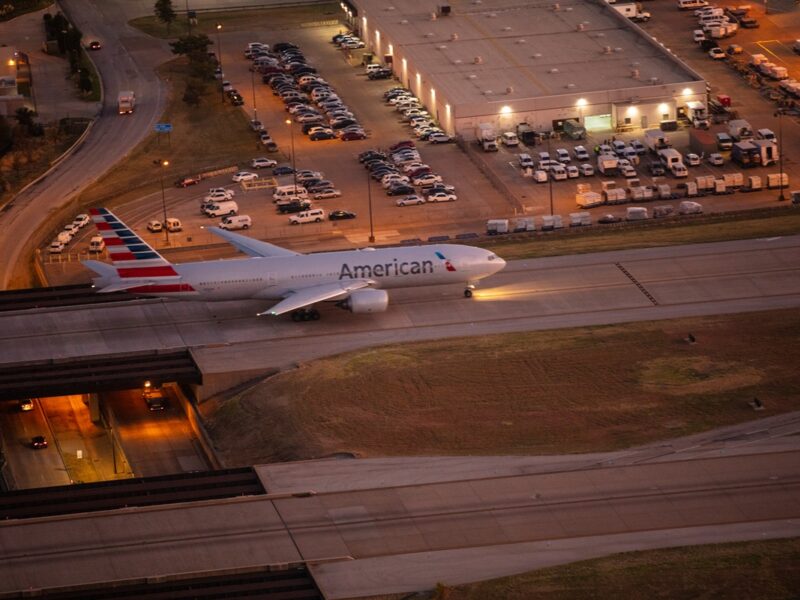Vista del Aeropuerto Internacional Dallas Fort Worth, un hub clave de conectividad.