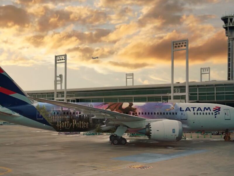LATAM Airlines y Warner Bros Discovery se unen para llevar la magia de Harry Potter a los vuelos.