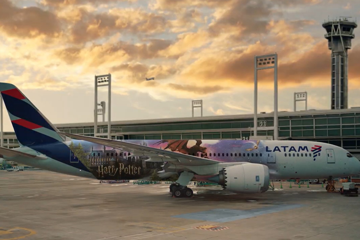 LATAM Airlines y Warner Bros Discovery se unen para llevar la magia de Harry Potter a los vuelos.