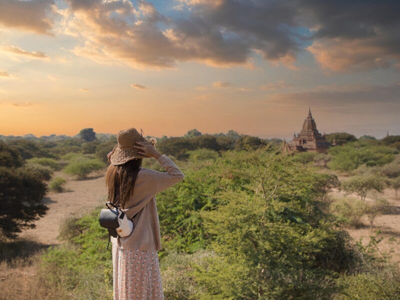 El interés de las mujeres por viajar solas ha crecido, destacando la seguridad y la accesibilidad como factores clave.