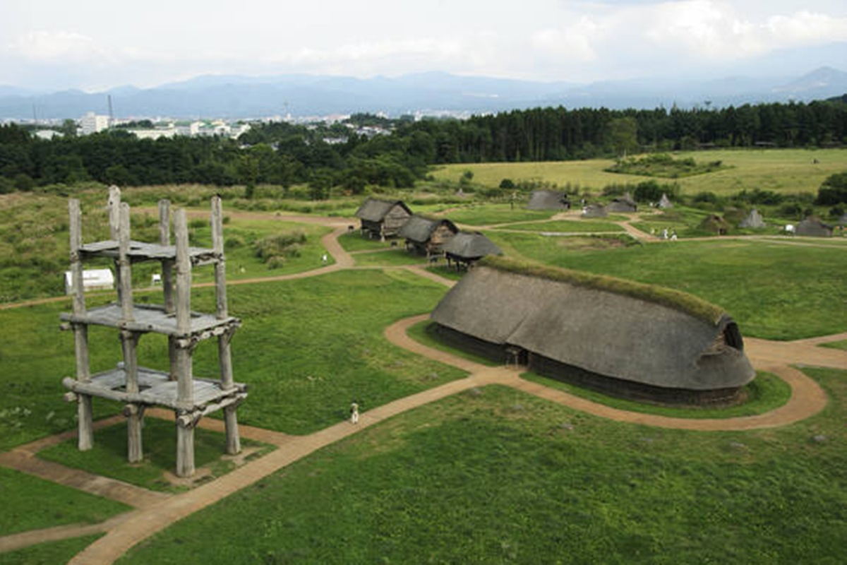 Sitios prehistóricos Jōmon en el norte de Japón, entre montañas, lagos y bahías de Hokkaido y Tohoku.