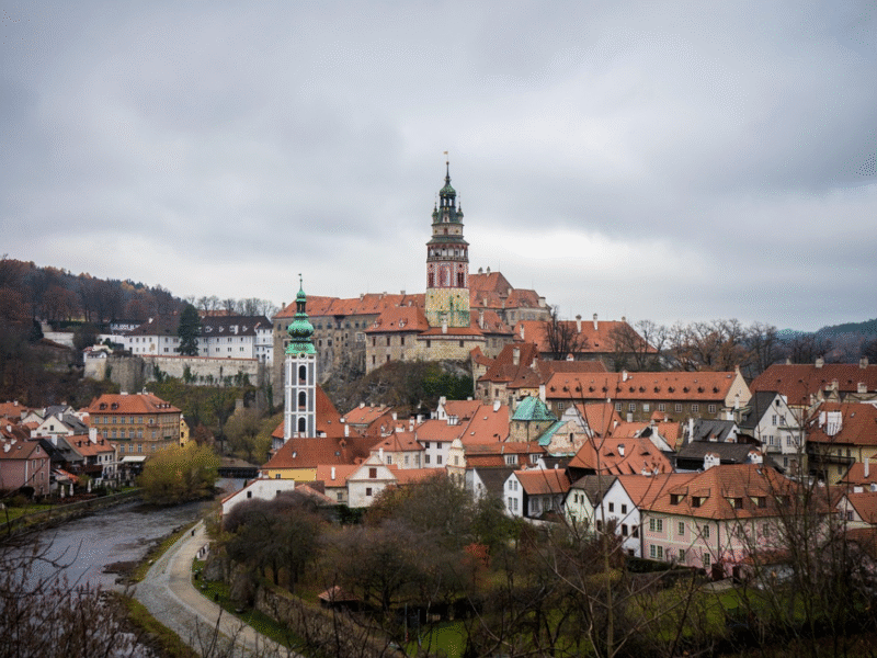 Český Krumlov, joya medieval de Bohemia del Sur, destaca como uno de los destinos europeos de mayor valor patrimonial según European Best Destinations.