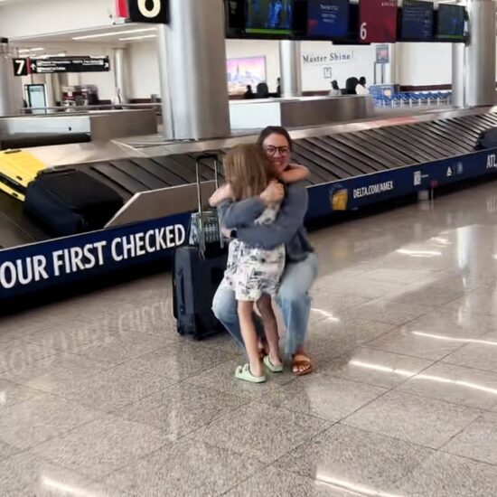 Delta Airlines entregará tarjetas Holiday Medallion para reconocer gestos de amabilidad de pasajeros y empleados.