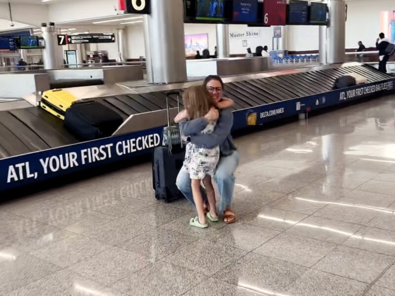 Delta Airlines entregará tarjetas Holiday Medallion para reconocer gestos de amabilidad de pasajeros y empleados.