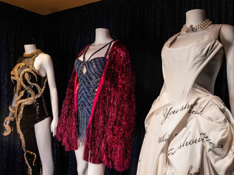 Los fans de Taylor Swift podrán ver de cerca tres de sus vestuarios más icónicos de The Eras Tour en Walt Disney Presents.