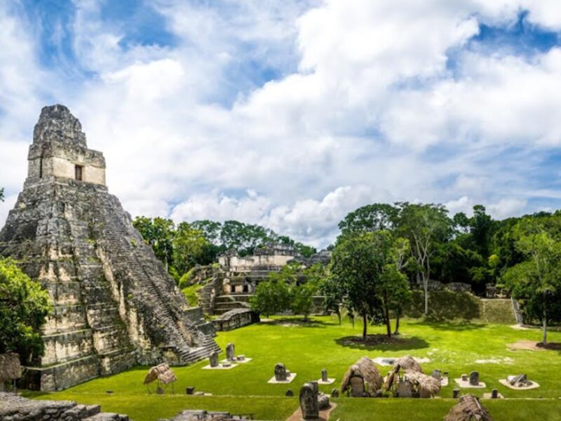 Explora la riqueza natural e histórica de Guatemala y Honduras, donde la aventura y la cultura se encuentran.