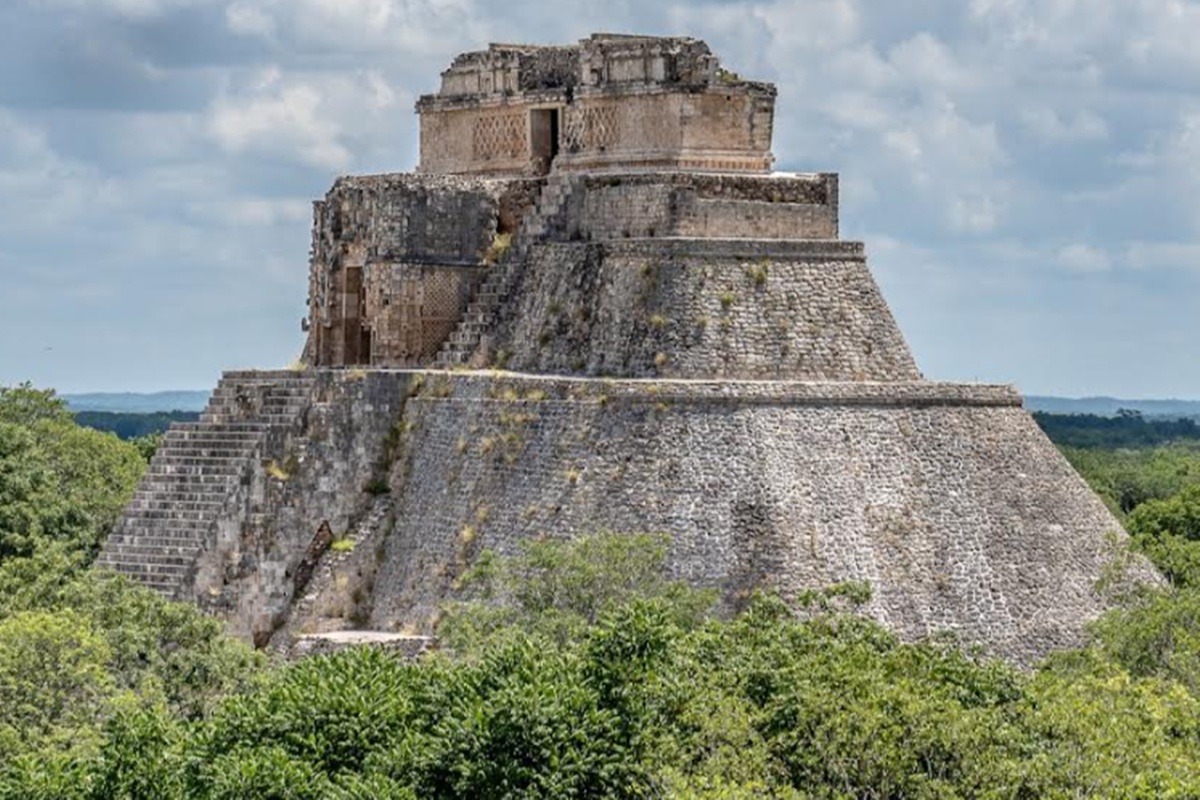 Explora las majestuosas ruinas mayas de Chichén Itzá y Uxmal con comodidad y guía en español gracias a Civitatis.