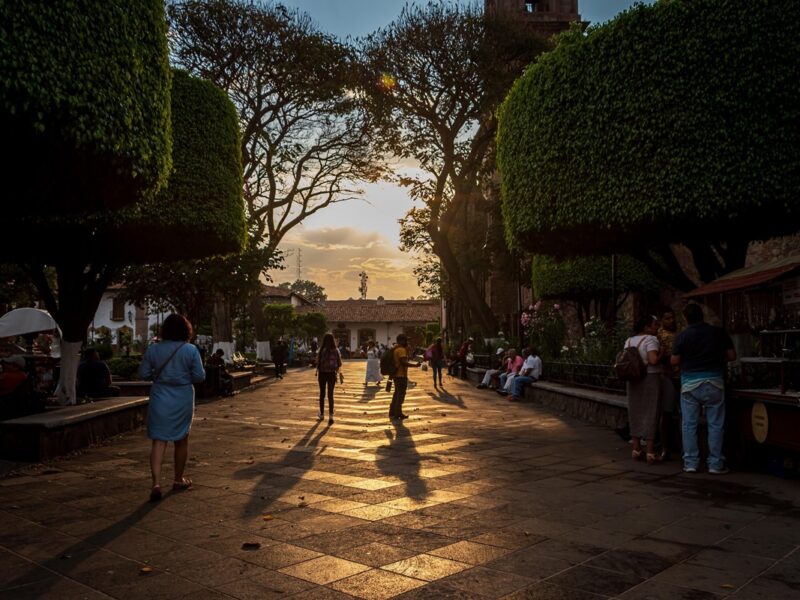Valle de Bravo combina naturaleza, aventura y descanso a solo unas horas de la Ciudad de México.