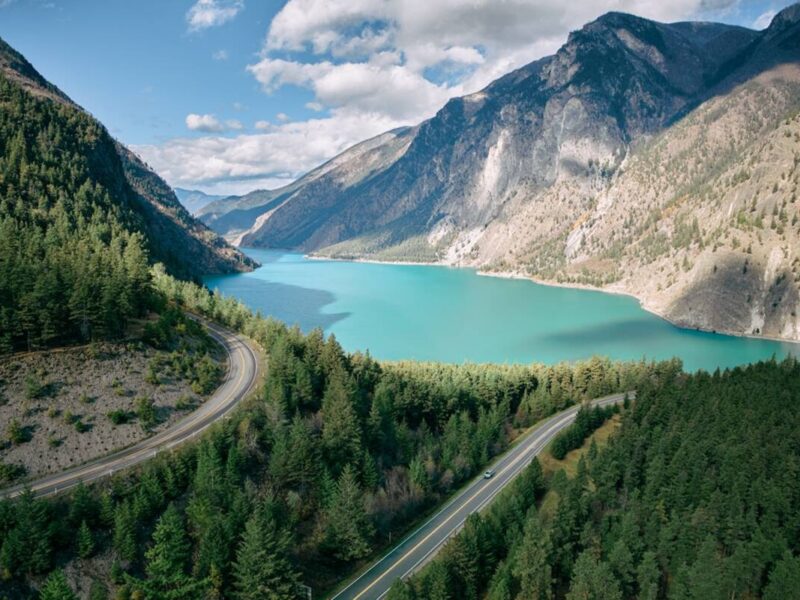 La provincia ofrece los mejores asientos fuera de la cancha entre montañas, bosques antiguos y costas salvajes.
