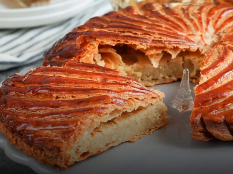 Durante el mes de enero, se vende en las panaderías de Francia la deliciosa Galette des Rois.