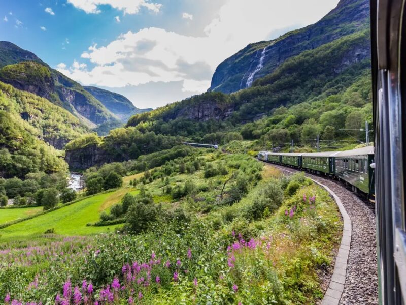 Viajar en tren: lujo, aventura y paisajes inolvidables.