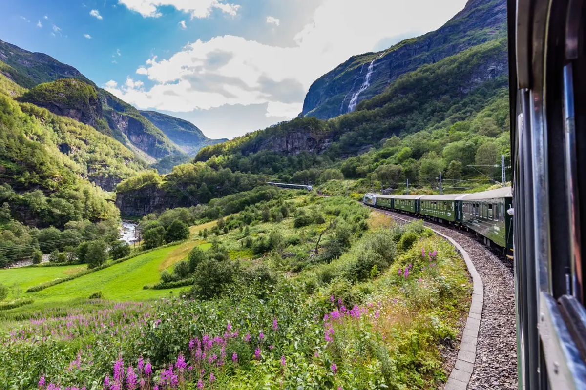 Viajar en tren: lujo, aventura y paisajes inolvidables.