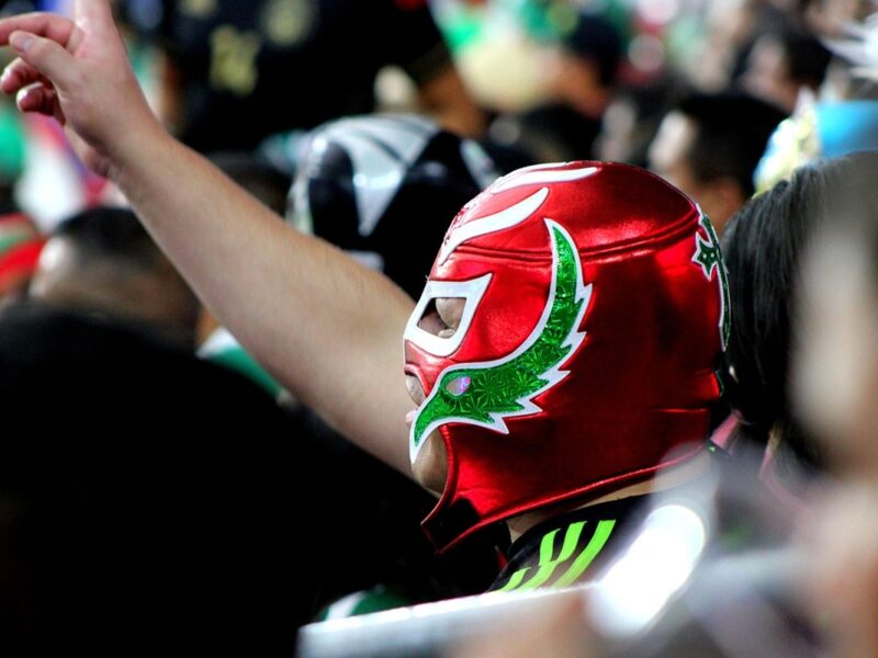 Fanáticos buscan experiencias únicas en deportes tradicionales de todo el mundo.