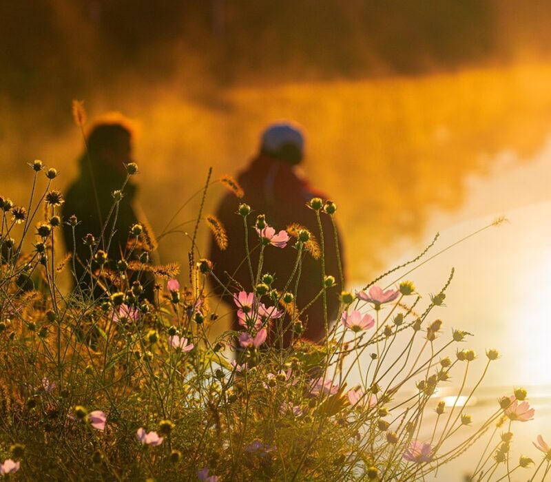 Viajar es conocer personas: la generación Z busca conexiones reales.