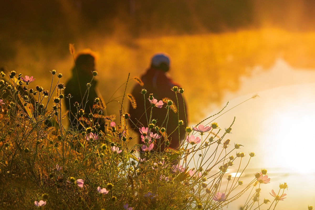 Viajar es conocer personas: la generación Z busca conexiones reales.