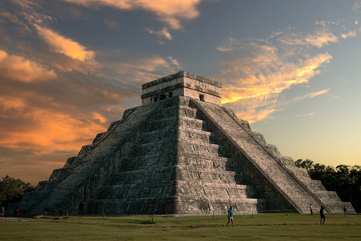 El Equinoccio en Chichén Itzá muestra la sombra de Kukulcán y la maestría astronómica maya.