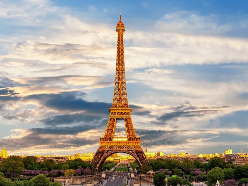 Descubre las ciudades más sorprendentes de Francia en tu próxima aventura.