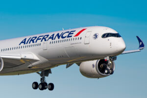Air France refuerza su ruta París–Nueva York con más frecuencias y servicios premium.