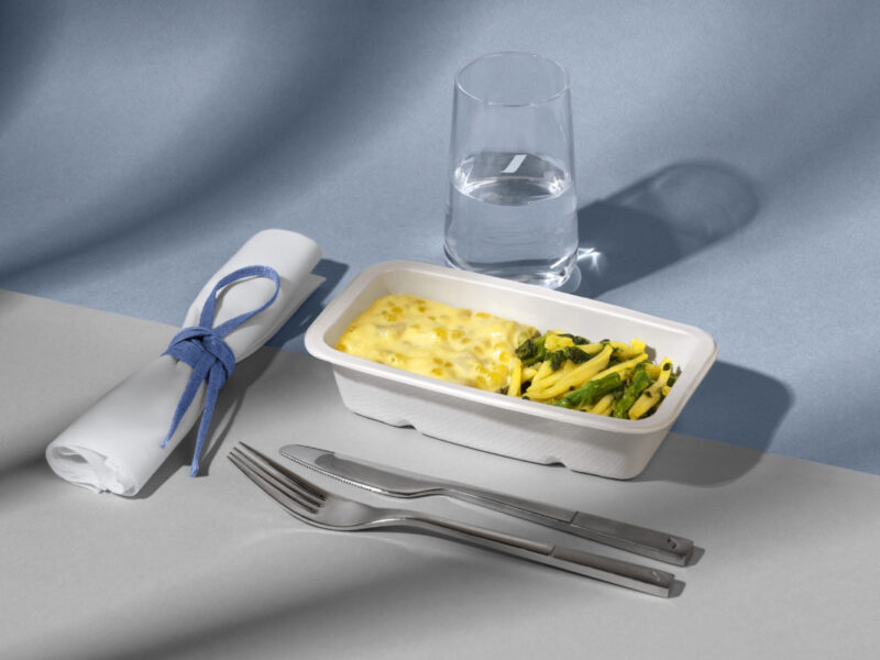 Chef Frédéric Simonin prepara exclusivas creaciones de alta cocina Michelin para los pasajeros de la cabina Premium de Air France.