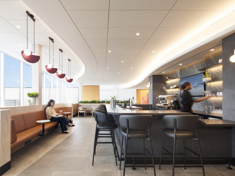 Air Canada inauguró un nuevo Air Canada Café en el aeropuerto de Quebec (YQB).