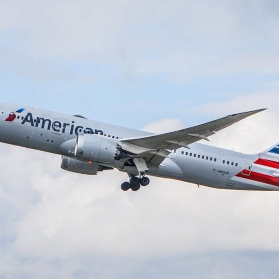 American Airlines y FOX One ofrecen transmisión del Mundial 2026 a bordo.