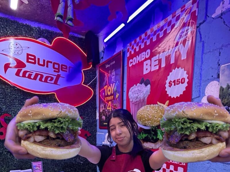 Restaurante temático de Toy Story en CDMX que recrea el universo de Pizza Planet.