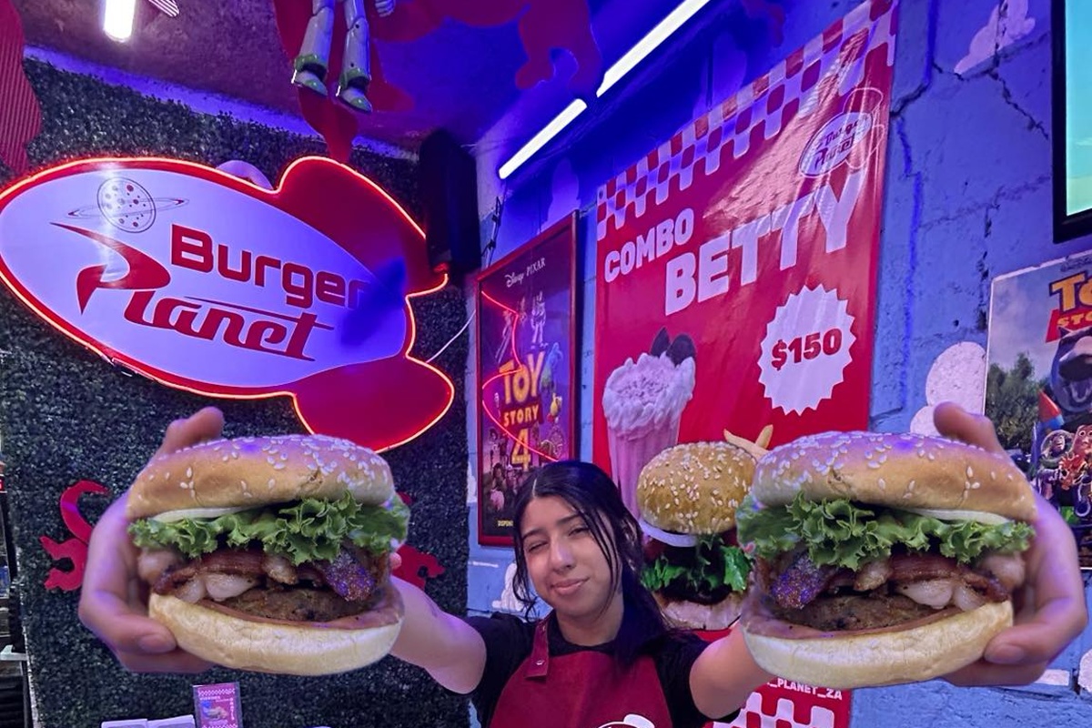 Restaurante temático de Toy Story en CDMX que recrea el universo de Pizza Planet.