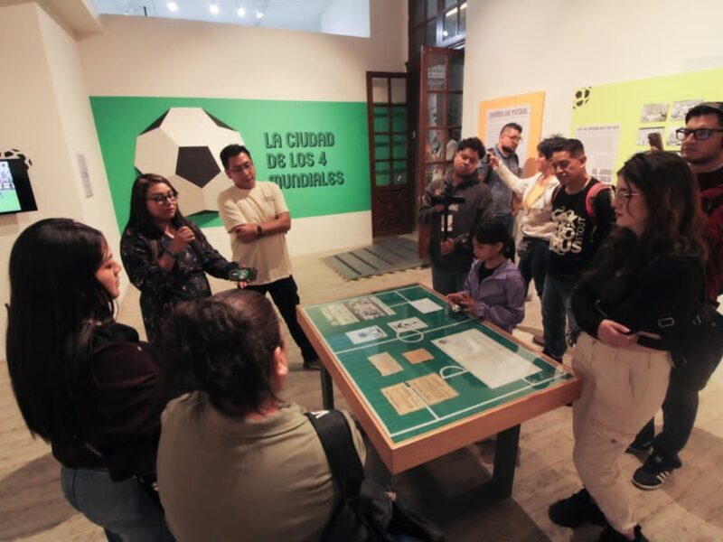La muestra rescata la historia de los mundiales de 1970, 1971, 1986 y 2026.