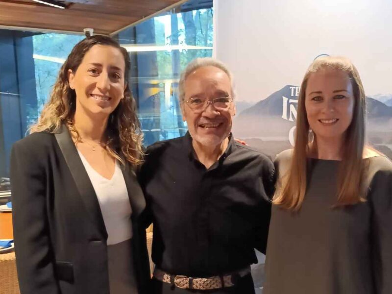 Ari Martínez, Fernando Santibáñez y Krista Alcázar