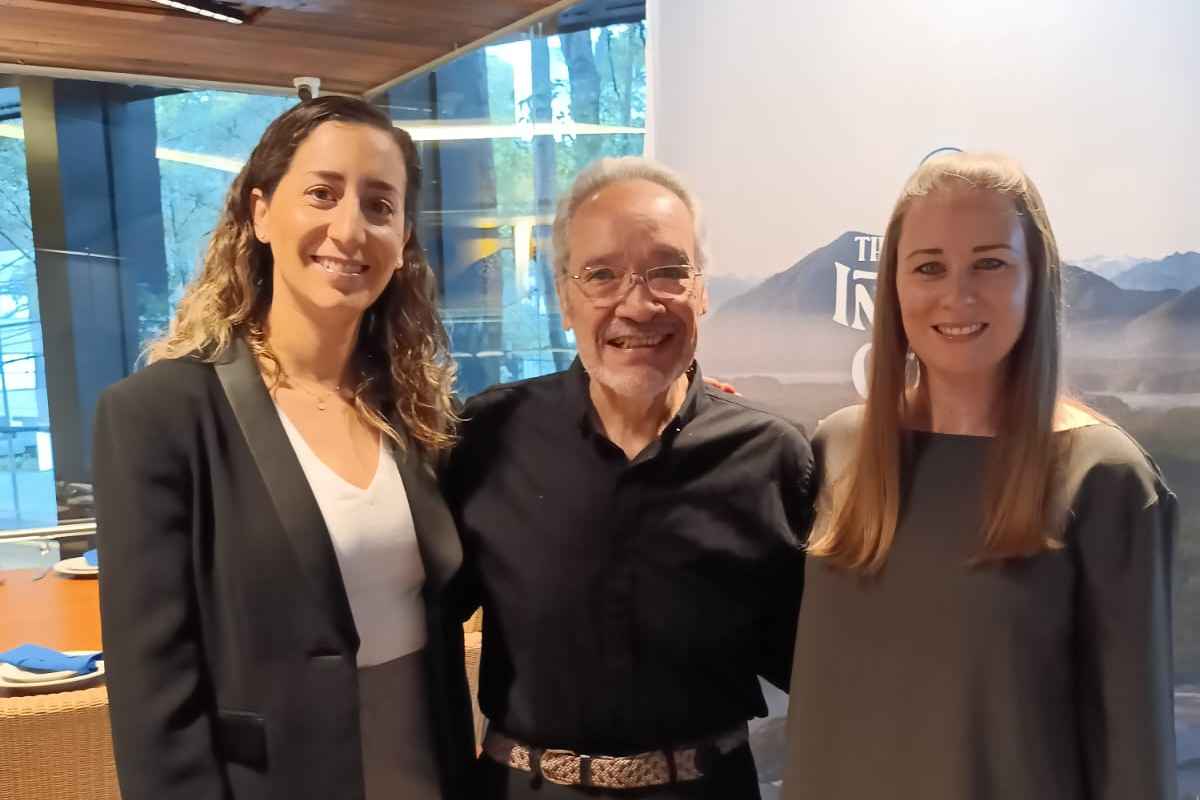 Ari Martínez, Fernando Santibáñez y Krista Alcázar